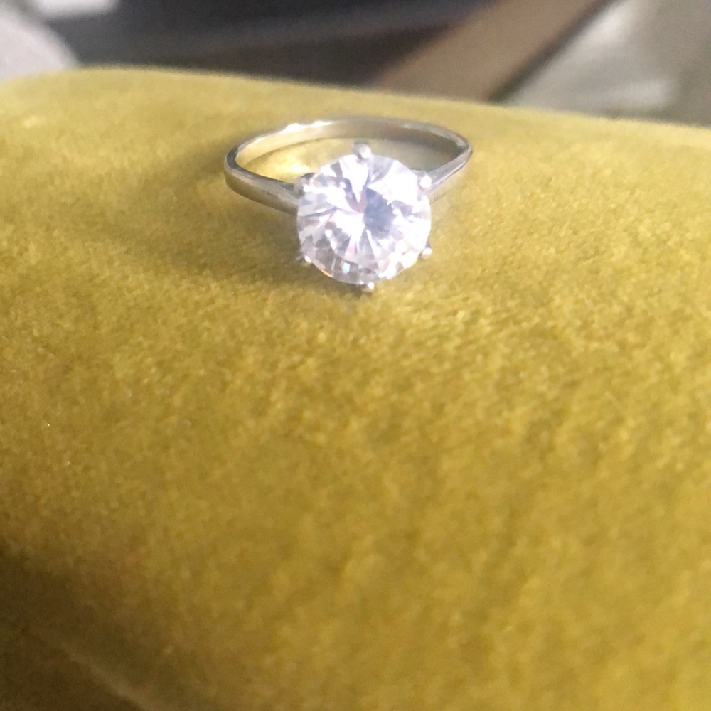 New 3 carat cubic zirconia solitaire. Cathedral basket setting, solid 925 - Picture 4 of 9